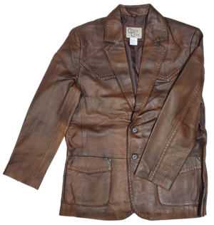 This Western influenced designed men's blazer jacket is crafted with buttery soft leather, featuring buckstitching around the yoke's and down the sleeves. Boot style stitching on the back panel making this the perfect match for your western style. It features two convenient pockets, and is available in stock at our Smyrna TN shop just a short drive from Nashville. This jacket offers an elegant and sophisticated style that is sure to make a statement.