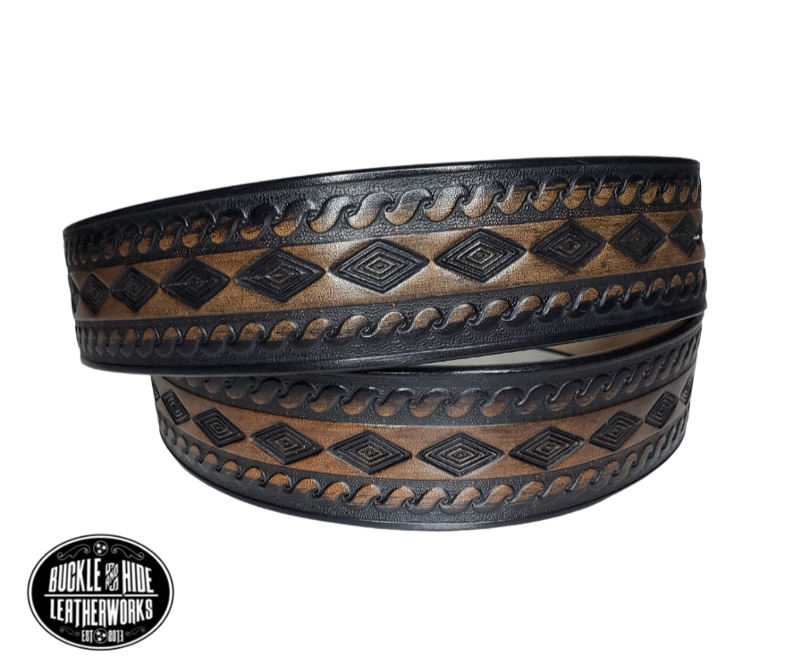 "The Banjo" is a handmade real leather belt made from a single strip of cowhide shoulder leather that is 8-10 oz. or approx. 1/8" thick. It has hand burnished (smoothed) edges and a Diamond center with a rope edge pattern. This belt is completely HAND dyed with a multi step finishing technic. The antique nickel plated solid brass buckle is snapped in place with heavy snaps.  This belt is made just outside Nashville in Smyrna, TN.