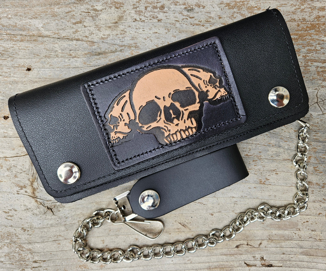 3 Skulls pattern all leather patch on a Classic Style Chain Wallet, great for the Modern minimalist. One credit card slot in the front with 2 main cash or whatever your STUFF is....5 year old receipts, concert stub from high school, the stuff you forgot was in there! Available in our Smyrna, TN shop a short drive from downtown Nashville. Like most wallets with over stuffing will limit the time of use. 