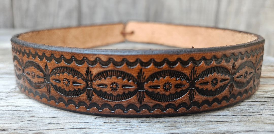 Our Amigo Western Styled Hatband is Hand Stained and 1" wide. It will up to up to size 7 1/2 hat. Fit&