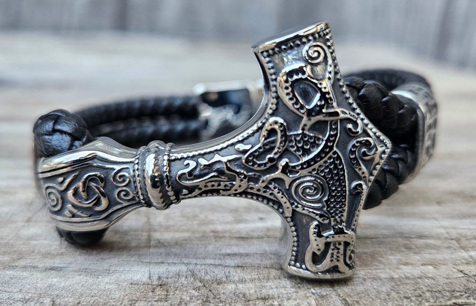 Norse style pattern on a Stainless Steel accents and a secure magnetic clip. Slightly oversized leather braided cord gives you nice fit. Now at our Smyrna, TN shop a short drive from Opry Mills Mall.
Approx. 8.5" L