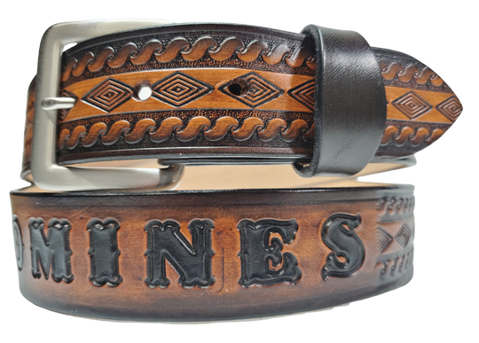 "The Banjo" is a handmade real leather belt made from a single strip of cowhide shoulder leather that is 8-10 oz. or approx. 1/8" thick. It has hand burnished (smoothed) edges and a Diamond center with a rope edge pattern. This belt is completely HAND dyed with a multi step finishing technic. The antique nickel plated solid brass buckle is snapped in place with heavy snaps.  This belt is made just outside Nashville in Smyrna, TN.