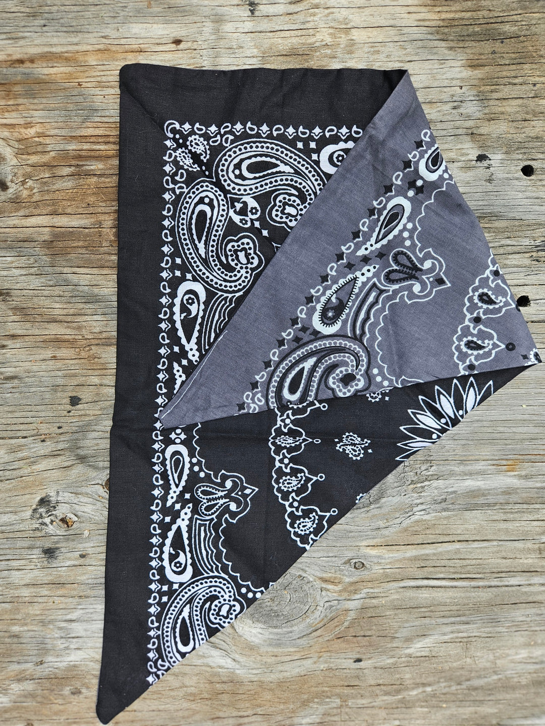 Color combination Bandanas. Great for your MC, Favorite Sport team or just to match a outfit! Made in a "TRIANGLE" with OPPOSITE sides of White or Black. Plus they&