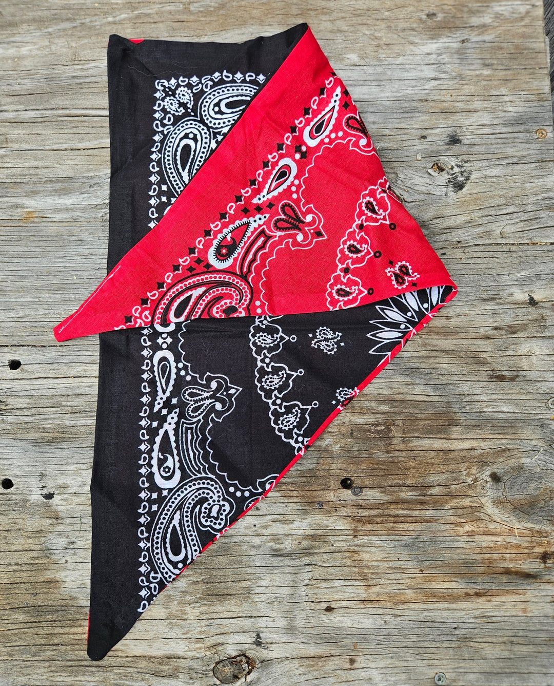 Color combination Bandanas. Great for your MC, Favorite Sport team or just to match a outfit! Made in a "TRIANGLE" with OPPOSITE sides of White or Black. Plus they&