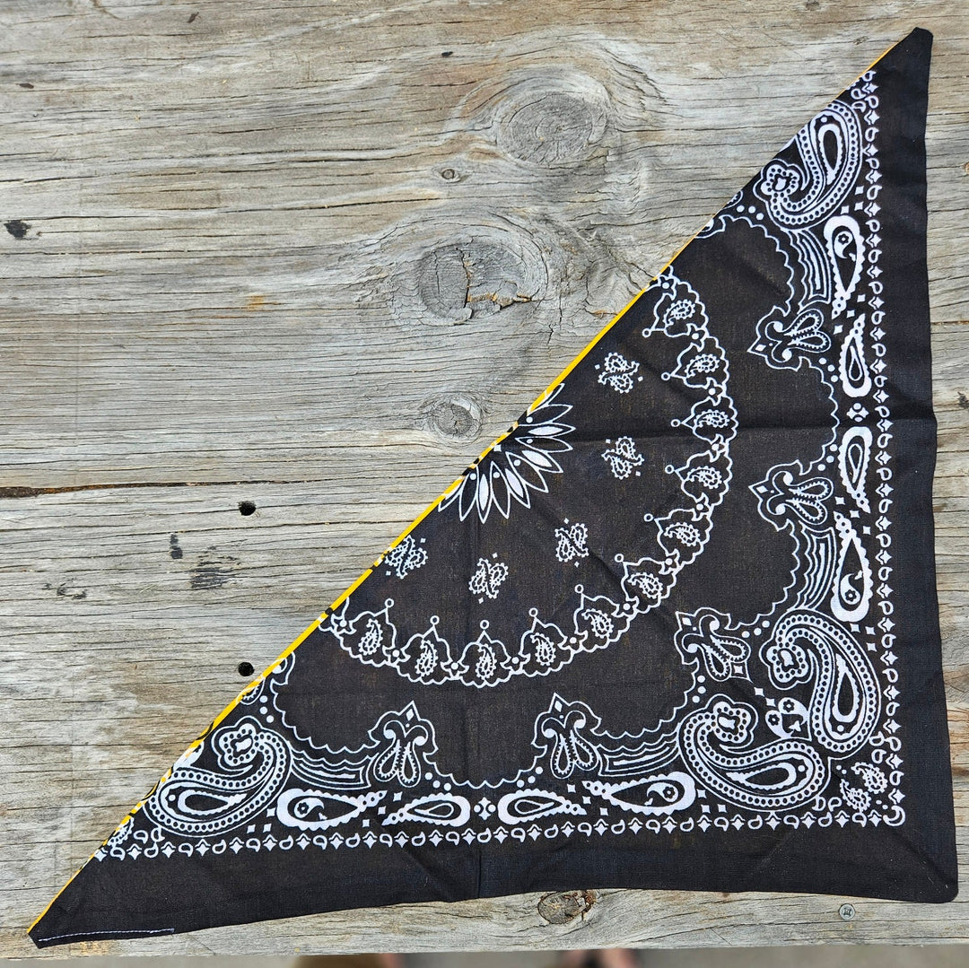 Color combination Bandanas. Great for your MC, Favorite Sport team or just to match a outfit! Made in a "TRIANGLE" with OPPOSITE sides of White or Black. Plus they&