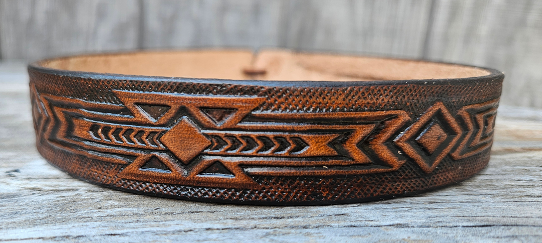 Our Brazos Western Styled Hatband is Hand Stained and 1" wide. It will up to up to size 7 1/2 hat. Fit&