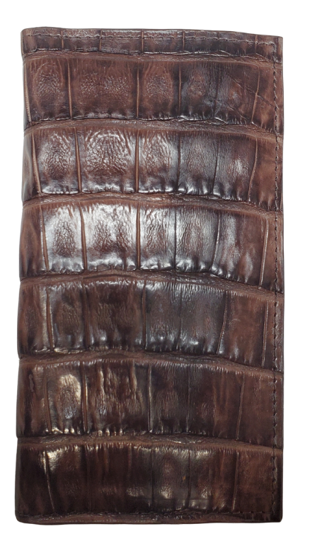 Made from authentic Caiman leather, this Long checkbook wallet blends classic western flair with bold luxury. The Stetson name guarantees top-notch craftsmanship and meticulous detail. It offers 12 card slots, 3 hidden pockets underneath, plus an outside cash slot. Available now at our Smyrna, TN store, just a quick 30-minute drive from downtown Nashville. Proudly made in Mexico.