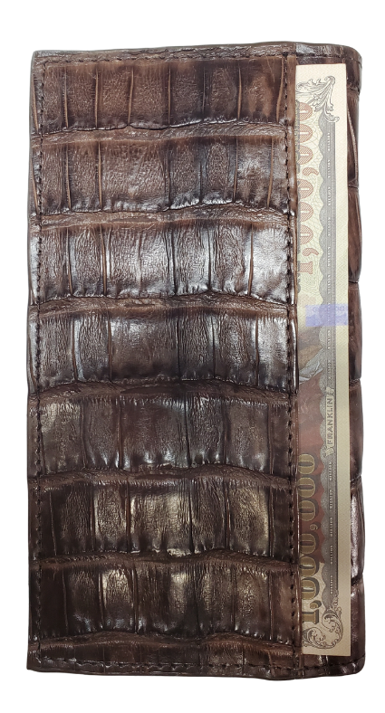 Made from authentic Caiman leather, this Long checkbook wallet blends classic western flair with bold luxury. The Stetson name guarantees top-notch craftsmanship and meticulous detail. It offers 12 card slots, 3 hidden pockets underneath, plus an outside cash slot. Available now at our Smyrna, TN store, just a quick 30-minute drive from downtown Nashville. Proudly made in Mexico.