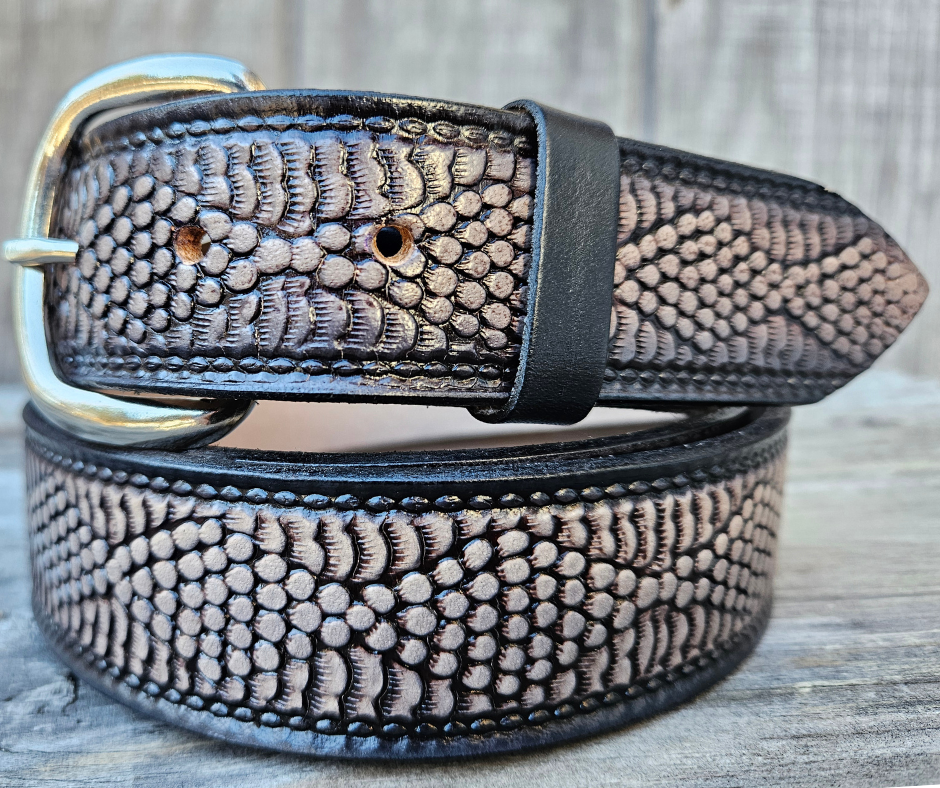 This all leather belt features a Diamondback Rattlesnake pattern in an antiqued finish with a 1 1/2" width. It is crafted from full grain veg-tanned cowhide, with smooth burnished painted edges and a nickel-plated buckle. The buckle can be easily interchanged as well. This product is in stock at our Smyrna, TN shop.
