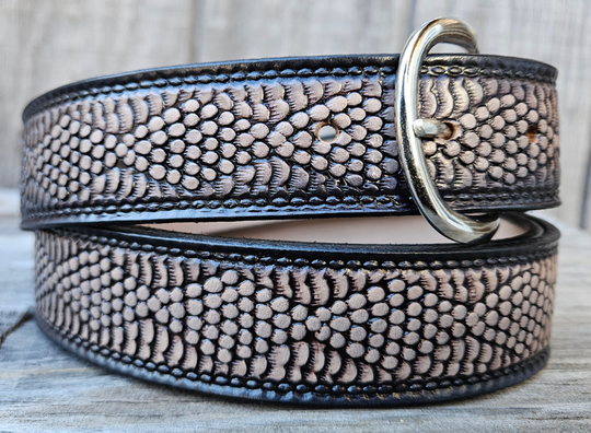 This all leather belt features a Diamondback Rattlesnake pattern in an antiqued finish with a 1 1/2" width. It is crafted from full grain veg-tanned cowhide, with smooth burnished painted edges and a nickel-plated buckle. The buckle can be easily interchanged as well. This product is in stock at our Smyrna, TN shop.