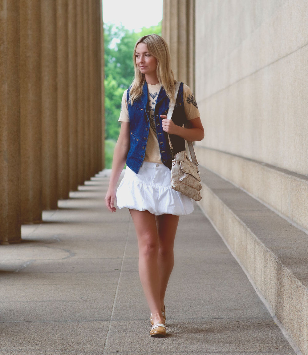 The Greenway Handbag, streamlined carry with security built in. Crafted from Artisan full-grain, vegetable-tanned leather. Reinforced dual top handles and a removable crossbody strap. Outside has a zip pocket and a magnet closure pouch. Secure zip-top closure. Inside organic cotton lining with two slip pockets, one zip pocket, and a key leash.  Made by Bed/Stu and now stocked at our Smyrna, TN store.

Measurements: 12" L x 10.25" H
Handmade and hand-finished in León, Mexico