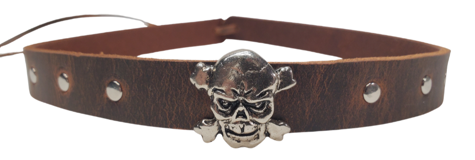 Want your to be a little edgy? Our Skull and Cross bone framed with 3 rivets on each side will take care of that. The hatband is 3/4" wide by 23" (without tie string). Available in black or Distressed brown, pick one or a few. Fit's most any hat with adjustable bead and leather 1/8" string. Will fit most TOP HAT style and WESTERN crowned hats. Made in our Smyrna Tn. shop.