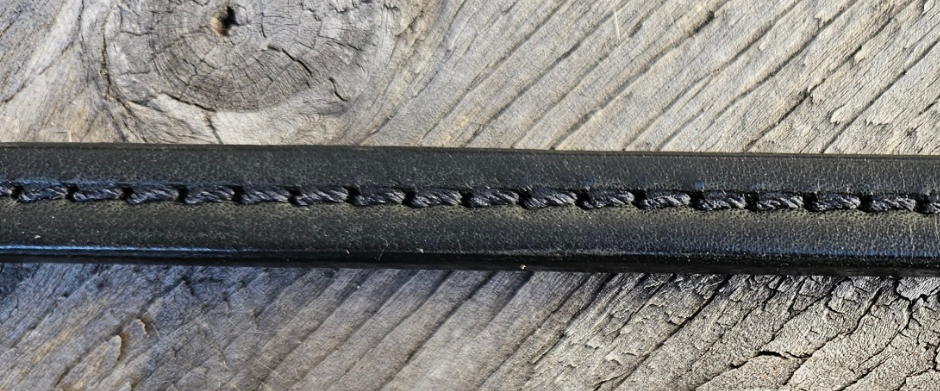 The Leather Wallet Strap... a alternative to the traditional chain. Made from thicker Bridle Leather with a Ring to attach your wallet and Fish Hook style jean clip. Stitched to elevate the coolness factor. This may look like a simple strap but it is Hand Burnished and assembled. Made at our Smyrna, TN shop not far crazy Broadway downtown Nashville. Wallet NOT included.

27" in total length
approx. 3/8" in width
Choose Black or Red stitching