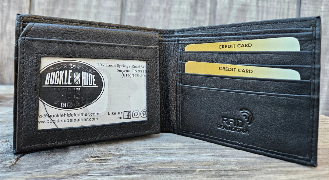 With a name like Lincoln this has to be a practical Bi-fold leather wallet. Equipped with 10 credit card slots and 2 ID window slots on a flip-up extension piece. The main compartments has a cash divider. Lined with RFID blocking. . Available in our Smyrna, TN shop near Sewarts Landing.

Made in India.