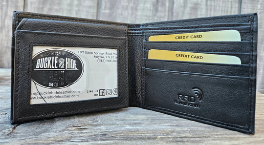 With a name like Lincoln this has to be a practical Bi-fold leather wallet. Equipped with 10 credit card slots and 2 ID window slots on a flip-up extension piece. The main compartments has a cash divider. Lined with RFID blocking. . Available in our Smyrna, TN shop near Sewarts Landing.

Made in India.