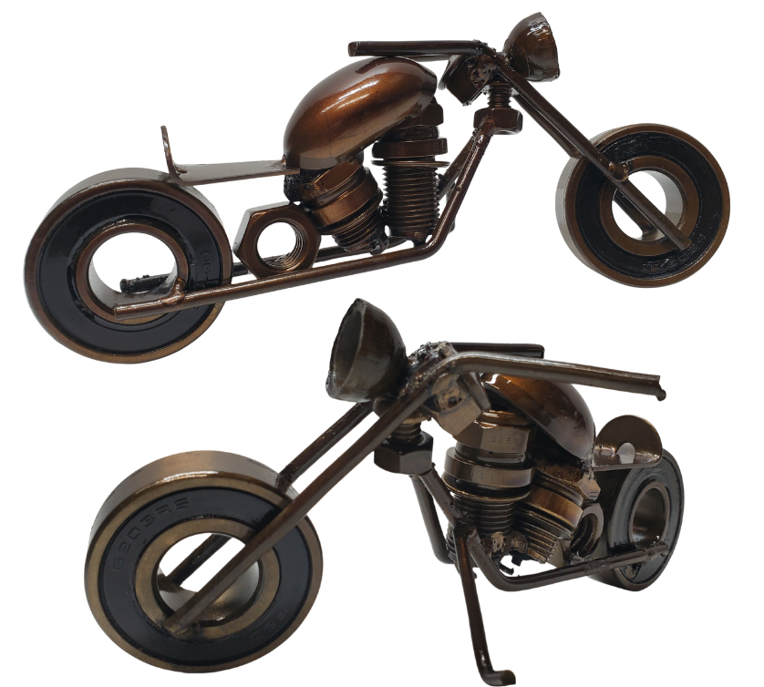 Handmade Recycled Sparkplug Art. Made with Rustic recycled metal and may have visible scratches or imperfections due to their previous use. We strive to minimize these blemishes, but they are a natural result of the recycling process. Stocked at our Smyrna, TN shop close to the Nissan plant.&nbsp;

3" H x 6" L
Made in Mexico