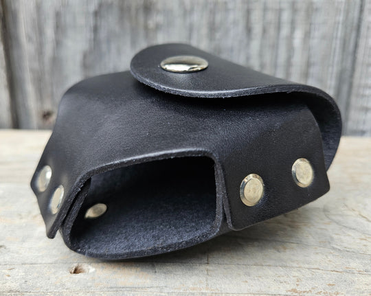 Made in USA Leather case to hold a can of snuff. Attaches to your belt with a loop on the back. Snap closure. Available in Black or Brown (color may vary from picture). Available online and in our retail shop in Smyrna, TN.