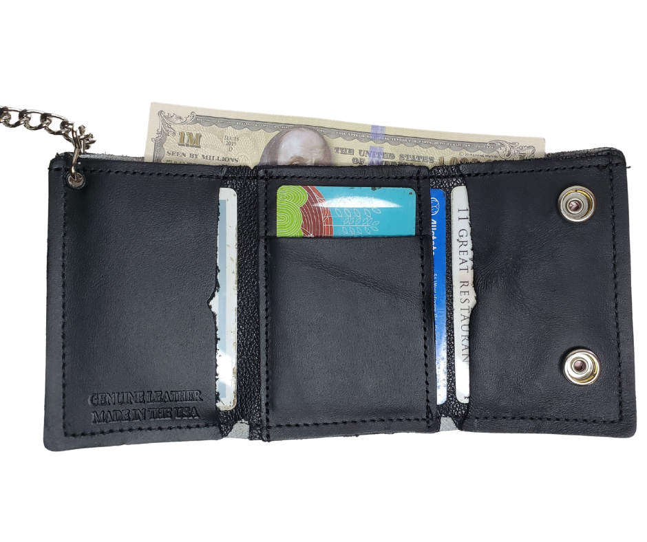 <span>Spade card hand pattern Leather Patch all leather Tri-fold Chain Wallet. 1 Cash Slot for all your important stash, 3 card slots and 1 underneath the middle slot. It's</span><em data-mce-fragment="1"><strong data-mce-fragment="1">&nbsp;USA made&nbsp;</strong></em><span>and Buckle and Hide approved. Approx. 3"x 4" folded. 2 snap closure. Complete with an 12" chrome plated chain including leather belt loop. Available in our Smyrna, TN shop a short drive from downtown Nashville.</span>