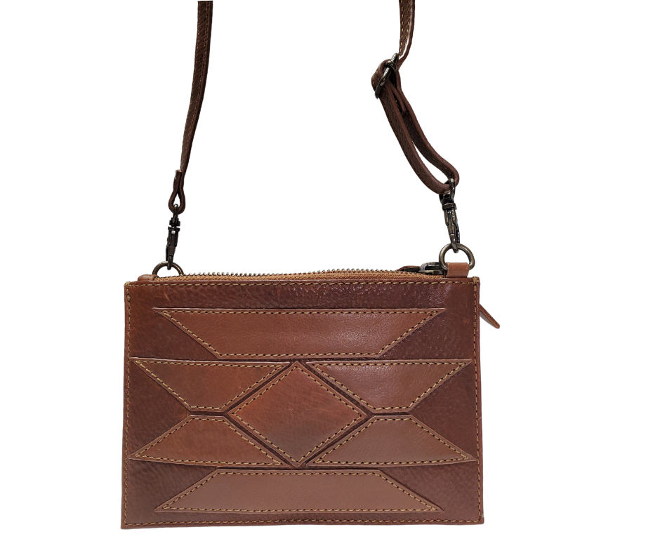 Southwest Crossbody style bag.
2 zippered main pockets
3 card slots in each zippered pocket
7.5x2x5.5&nbsp;
Imported