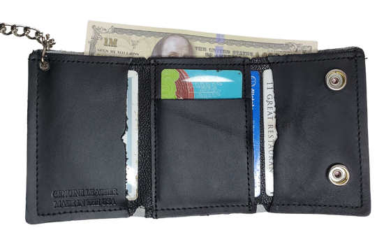 Skulls pattern all leather Tri-fold Chain Wallet. 1 Cash Slot for all your important stash, 3 card slots and 1 underneath the middle slot. It&
