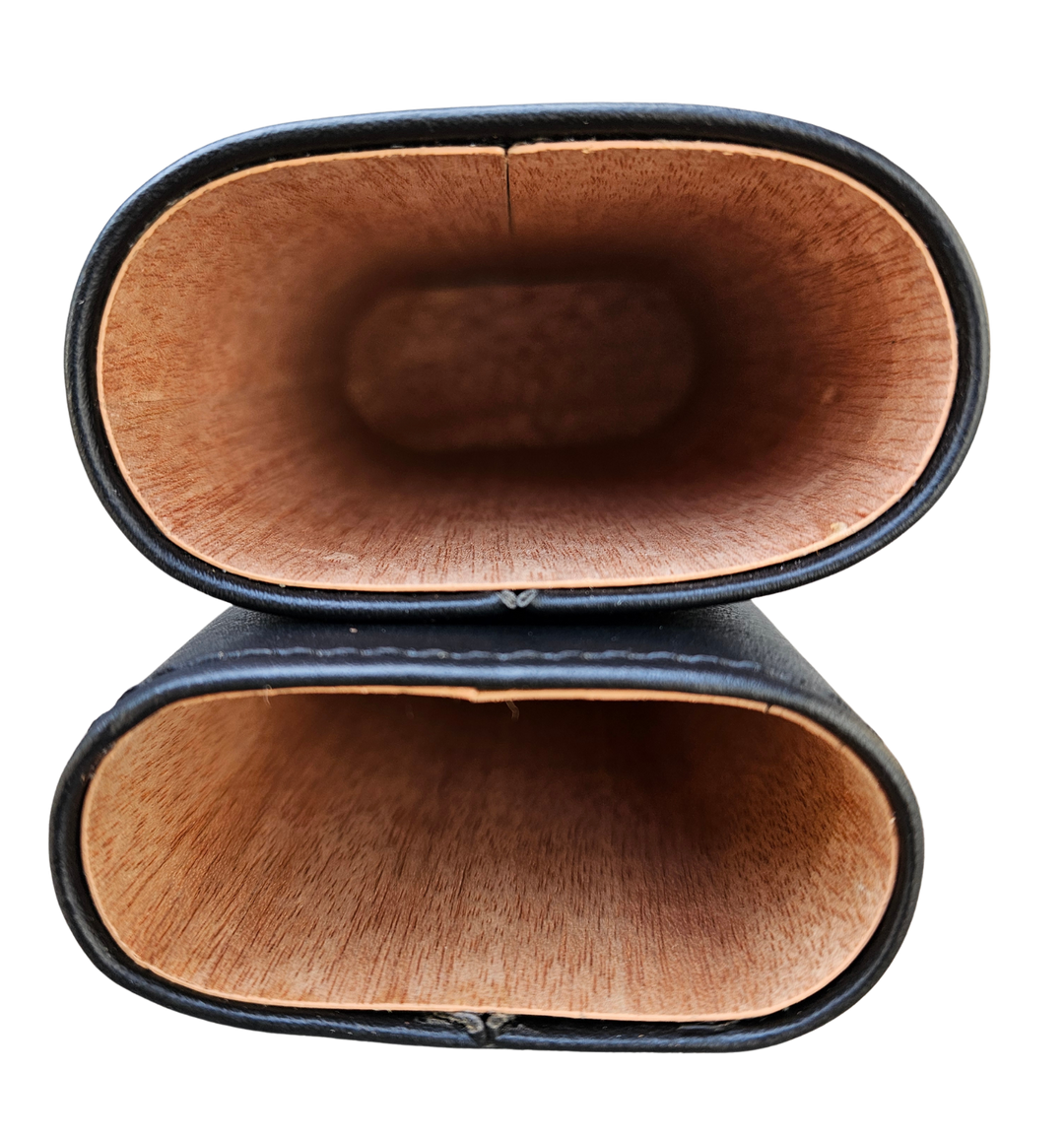 The Humidor Leather Cigar Case, with Cedar Wood Lining Cigar Humidor. Includes a Silver Stainless Steel Cutter Holding max length 6.5 inches and up to ring gauge 52 in. Perfect Gift For Husband ,Boy friend, Groomsmen, Boss, Father, Any Cigar Lovers Very suitable for gifts to friends, dads, grandpa and cigar smokers. Now stocked at our Smyrna, TN shop close to Murfreesboro.

Dimensions: 7 x 3.6 x 1.4
Easy carry for traveling