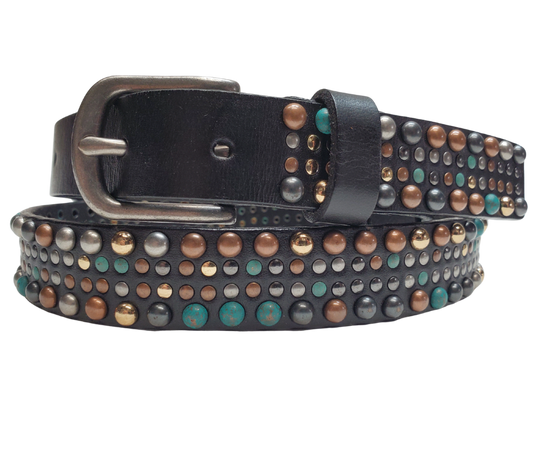 This 1" width belt, made of leather, features a perfect balance of copper, turquoise, old silver colored rivets to elevate any outfit. It's versatile enough to pair with jeans or dress up a dress with it's antique silver buckle. Find it at our store in Smyrna, TN, located near the iconic downtown Nashville. Imported.