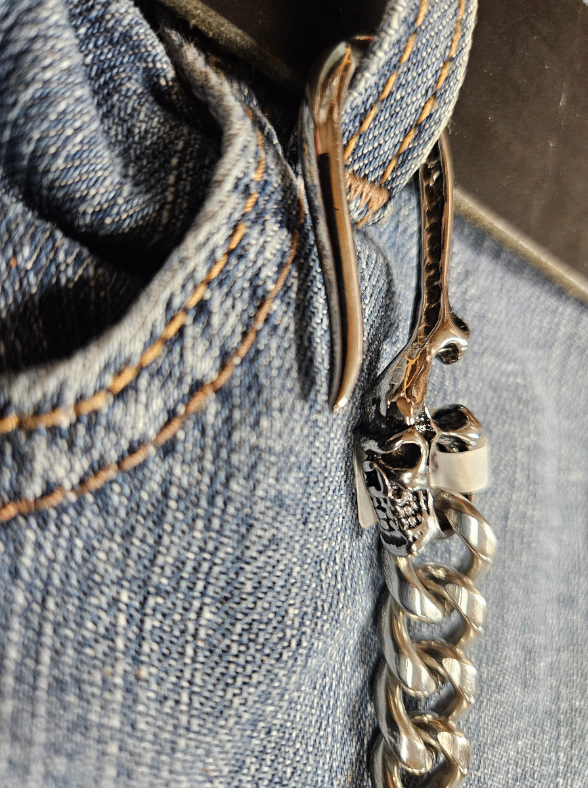 The Captain Hook Stainless Steel Wallet Chain with it's Skull Hook doesn't allow Posers on your watch. You live this every day so you need a Sturdy Stainless Steel Skull Hook and spring Skull holds up under the the stress you put on it daily. This won't chip or peel off, or look like cheap pot metal in a few weeks of what you put it through. Get it right here online or in our shop just outside Nashville in Smyrna, TN.

26" Length, Approx. 3/8" square dia.
Weight 9 oz. Not a wimpy chain!