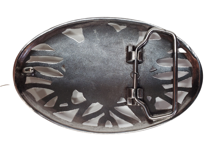 A Filigreed Rose design in Antique Nickel color that looks great on plain 1 1/2" Black or Brown belt. A easy to wear oval shape that&